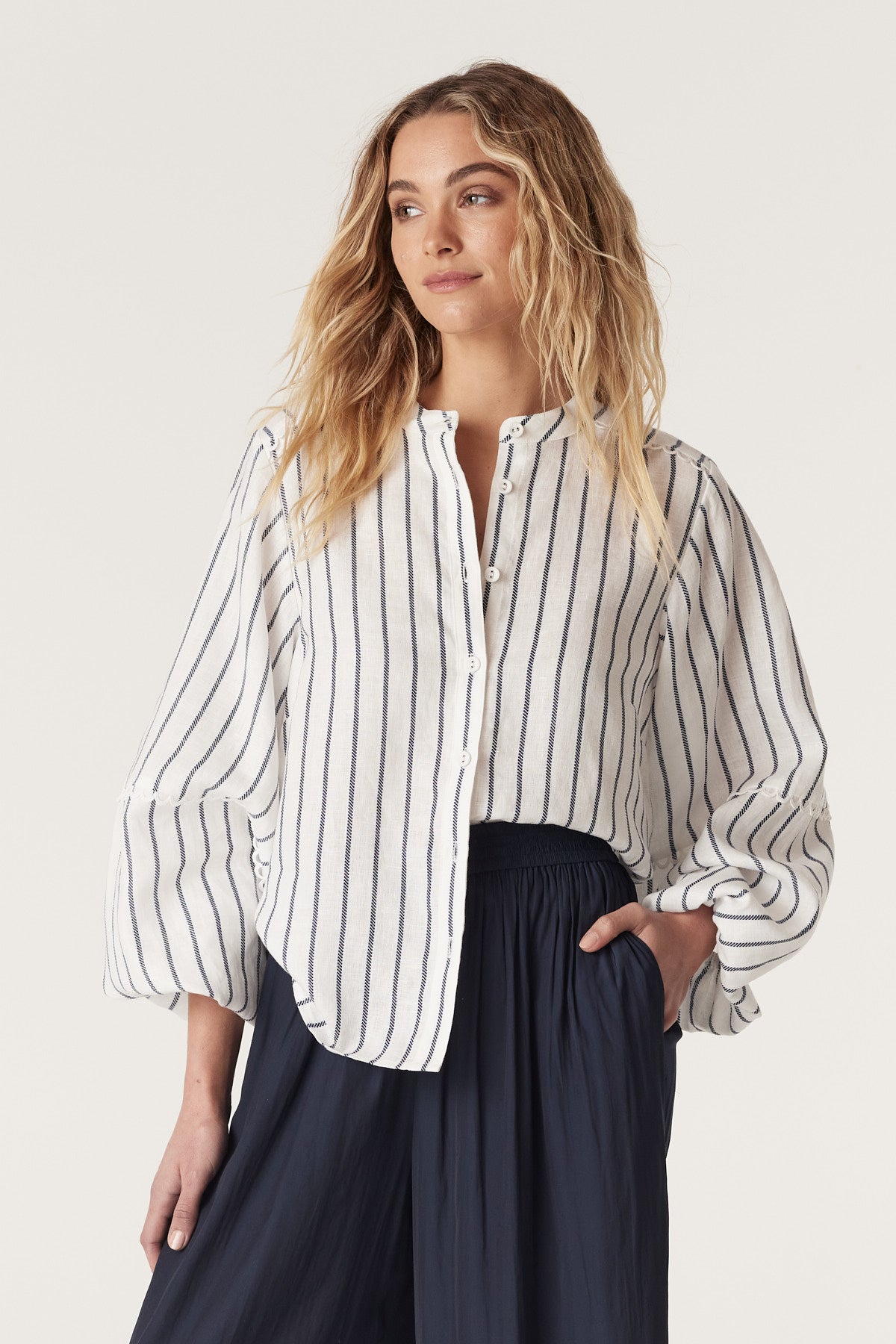 CABLE AVONDALE LINEN BLOUSE - NAVY STRIPE