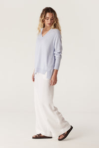 CABLE COTTON CASHMERE V NECK JUMPER - PALE BLUE