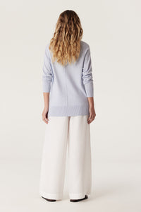 CABLE COTTON CASHMERE V NECK JUMPER - PALE BLUE