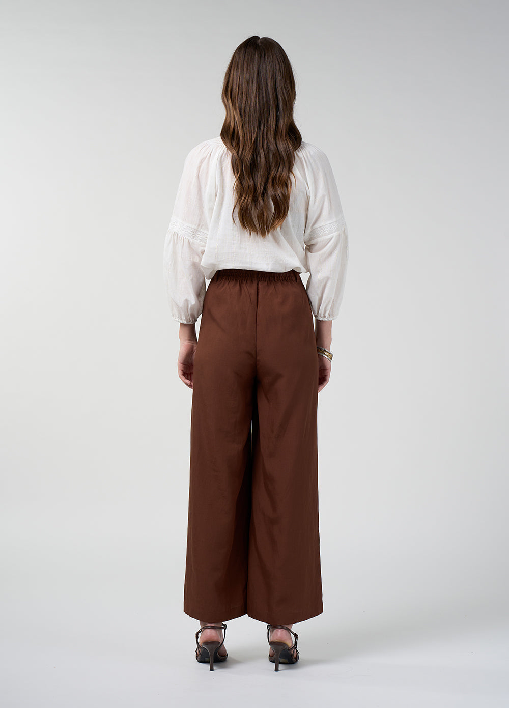 Loobies Story Meera Pant – Espresso