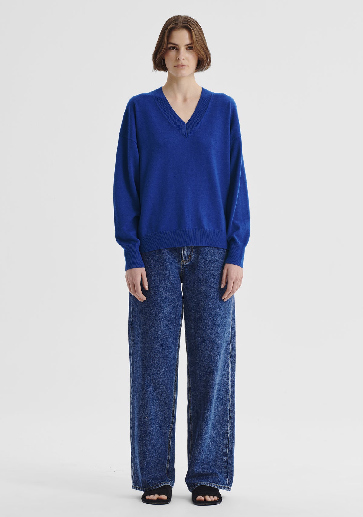 Morrison Payton V-Neck Merino Knit Pullover - Cobalt
