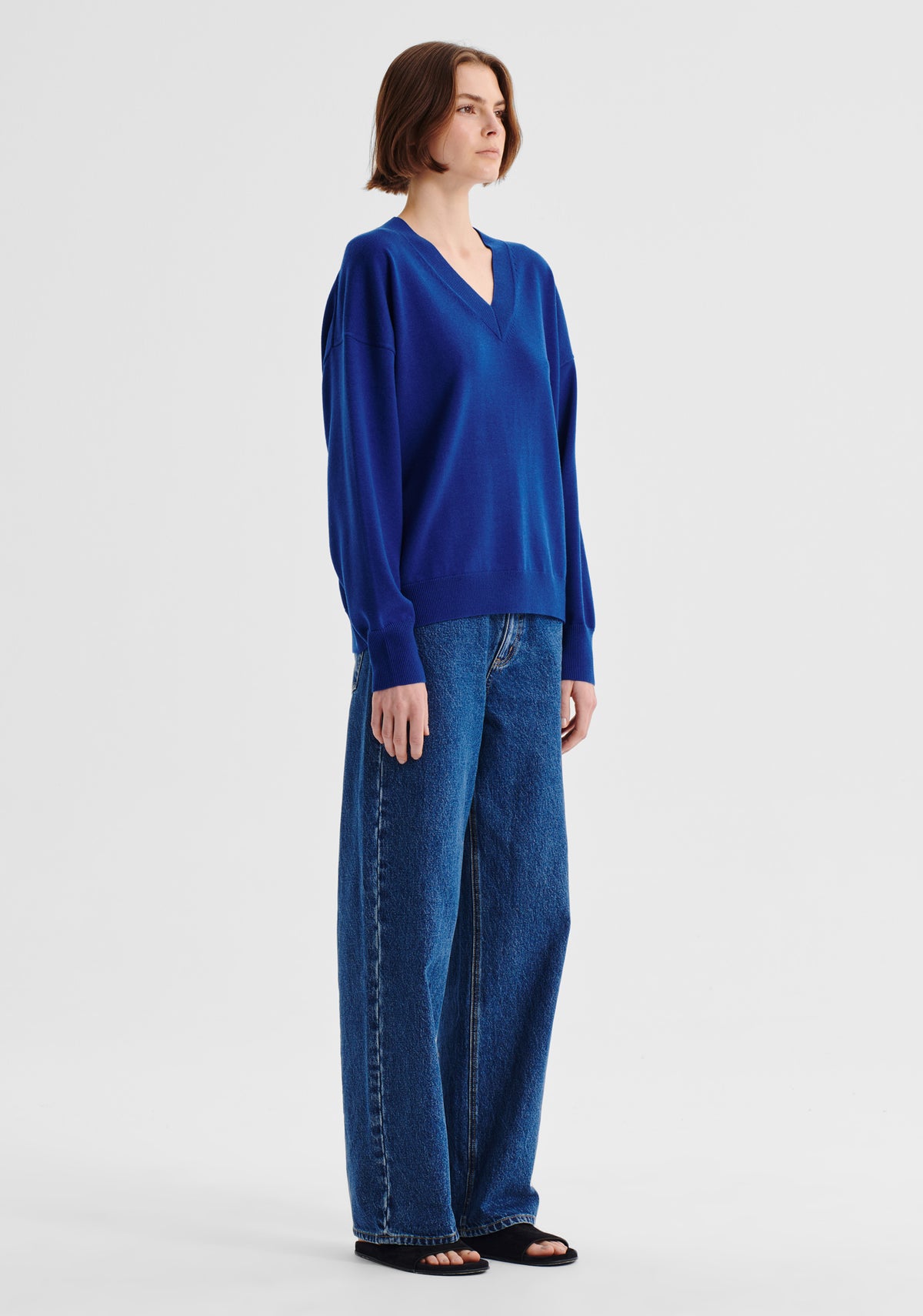 Morrison Payton V-Neck Merino Knit Pullover - Cobalt